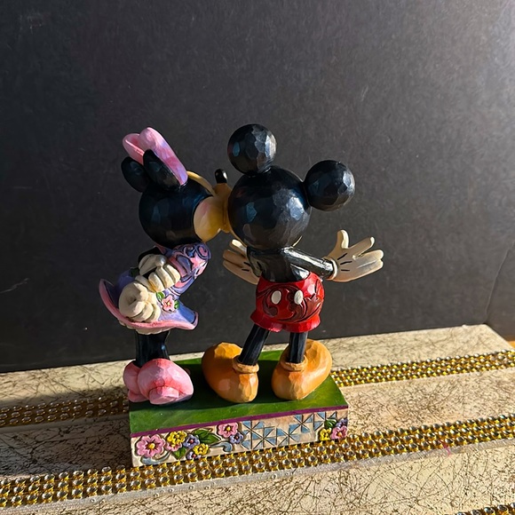 Disney Showcase Jim Shore Mickey and Minnie Figurines - Picture 2 of 3